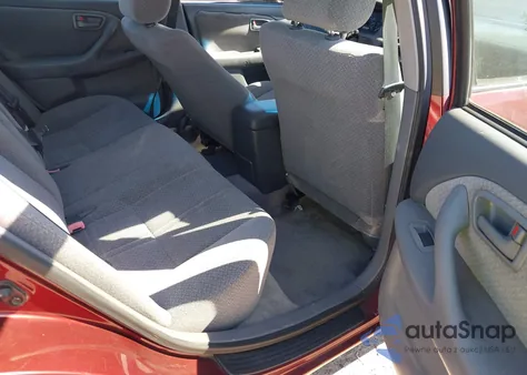 2001 Toyota Camry Le z USA, uszkodzony, nr VIN JT2BG22K610587975